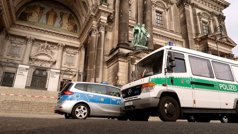 Polizist schießt auf randalierenden Mann im Berliner Dom