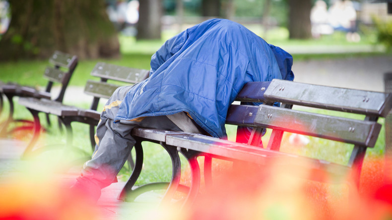Beistand bei Hitze: Berliner Obdachlose mit Wasserflaschen und Sonnencreme versorgt