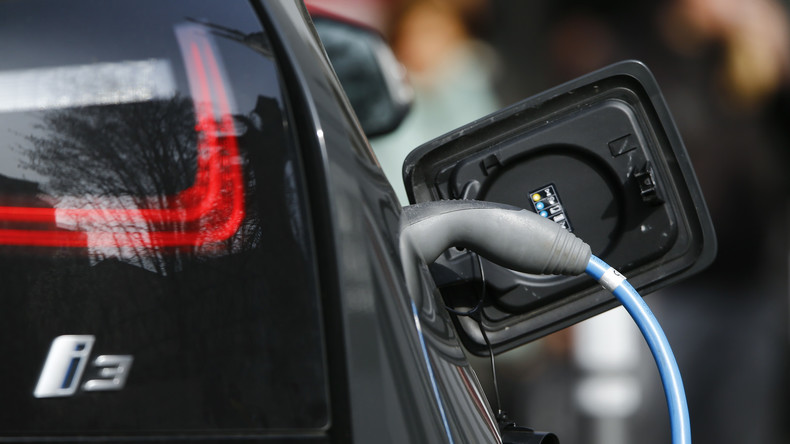 Rechnungshof kritisiert Regierung und nennt E-Auto-Prämie ein "Lobby-Geschenk an die Autoindustrie"