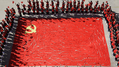 Archivbild: Schüler feiern den bevorstehenden 19. Parteitag der KP Chinas.