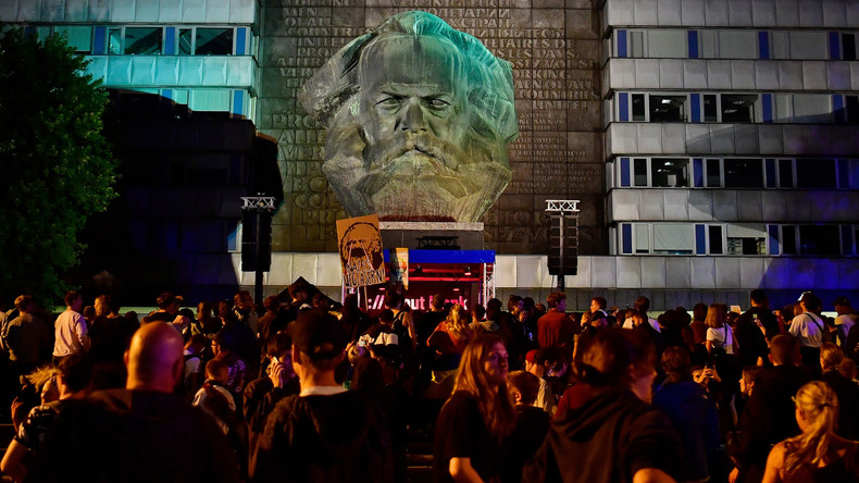 Nach #Wirsindmehr Konzert - "Nazis raus!"-Rufe am Gedenkort (Video)