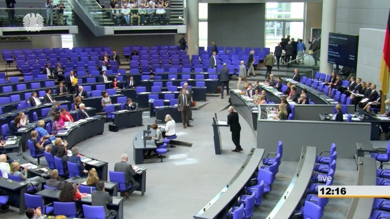 „Rechtsradikale wie in den 30ern“: AfD verlässt nach Schmährede Bundestagssaal (Video)
