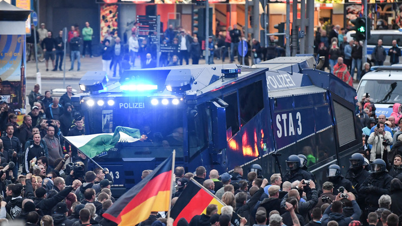 Zweite Haftstrafe binnen 24 Stunden wegen "Hitlergrußes" bei Demo in Chemnitz