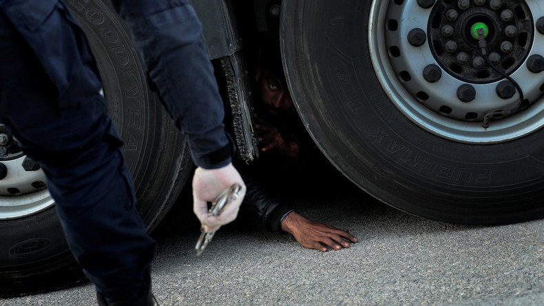 Griechische Grenzpolizei nimmt drei Schleuser fest