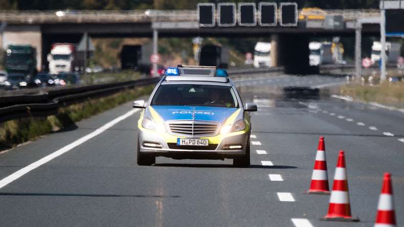 Polizisten und Autofahrer bei Verfolgungsjagd verletzt