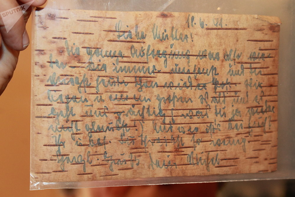 Postkarten auf Birkenrinde – Sohn eines Wehrmachtoffiziers schenkt russischem Archiv Dokumente