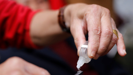 Stirb langsam: Bibelkreis-Besucherin vergiftet Gatten mit Augentropfen