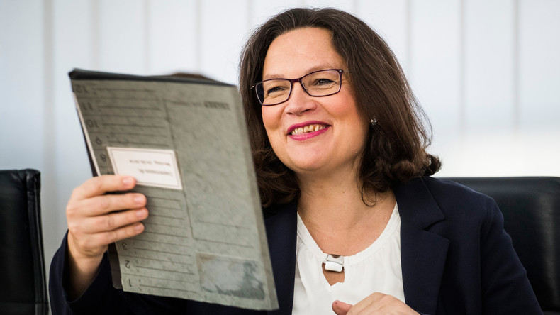 Vor der Wahl in Bayern liegt SPD bei 10 Prozent: Nahles droht mit GroKo-Ende