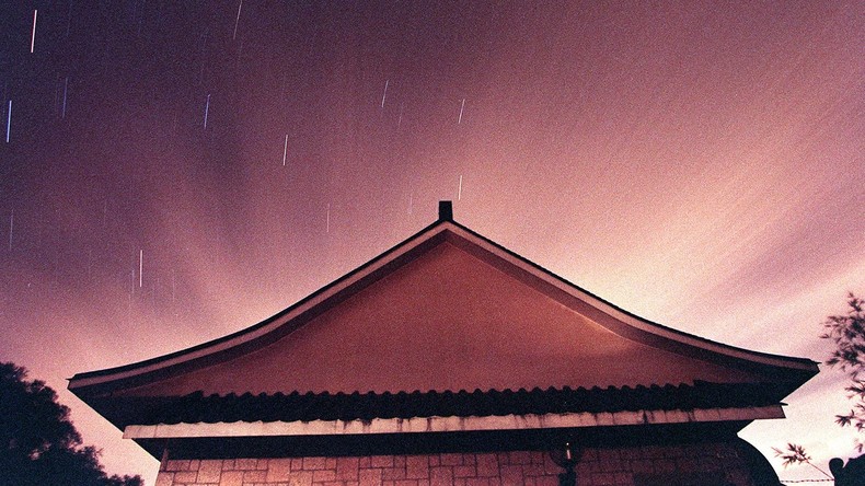 Meteorit schlägt in Wohnhaus ein und beschädigt Dach