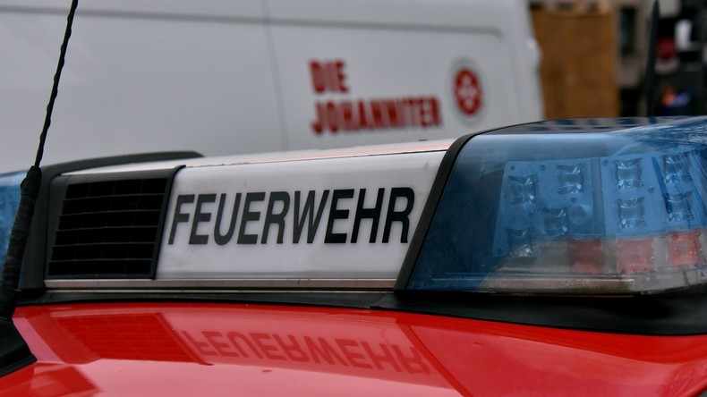 Zwei Tote bei Wohnhausbrand in Köln - Bergungsarbeiten dauern an