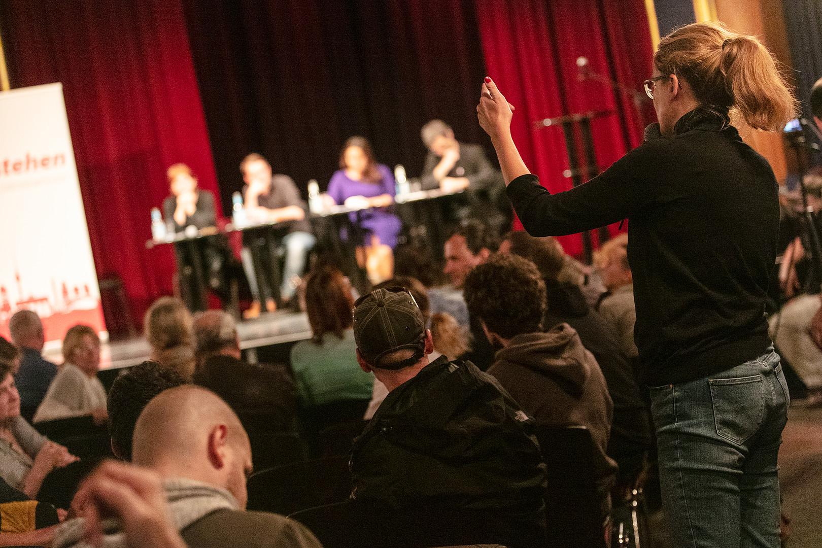 Wider die simplen Feindbilder – Das erste Treffen der Sammlungsbewegung "Aufstehen" in Berlin