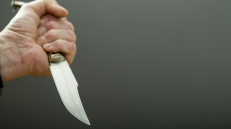 Nase zu: Russe sticht sich 20 Zentimeter langes Messer in den Schädel, damit Kopf atmen kann