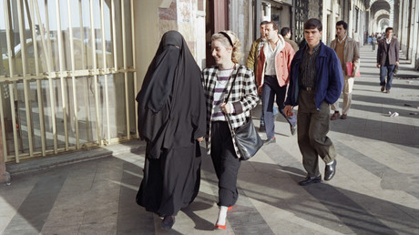 Algerien verbannt Burkas vom Arbeitsplatz