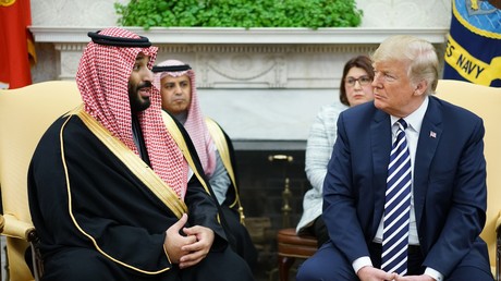 Trump (R) mit dem saudischen Kronprinzen (L) Mohammed bin Salman. 