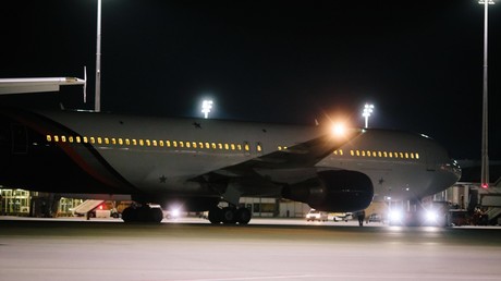 Schwedische Aktivistin muss sich nach Behinderung von Abschiebeflug vor Gericht verantworten
