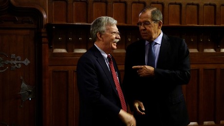 Russlands Außenminister Sergei Lawrow (rechts) und der Nationale Sicherheitsberater der USA, John Bolton, bei ihrem Treffen in Moskau am 22. Oktober.