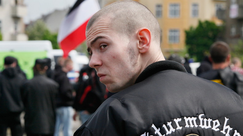 Studie: Acht Prozent der Deutschen würden Diktatur zustimmen
