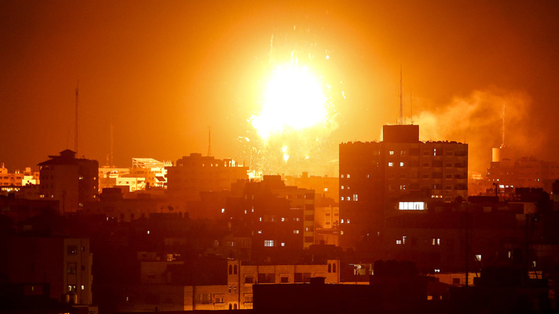 Israelische Luftwaffe bombardiert Gaza: Hamas beschießt israelischen Bus mit Panzerabwehrrakete
