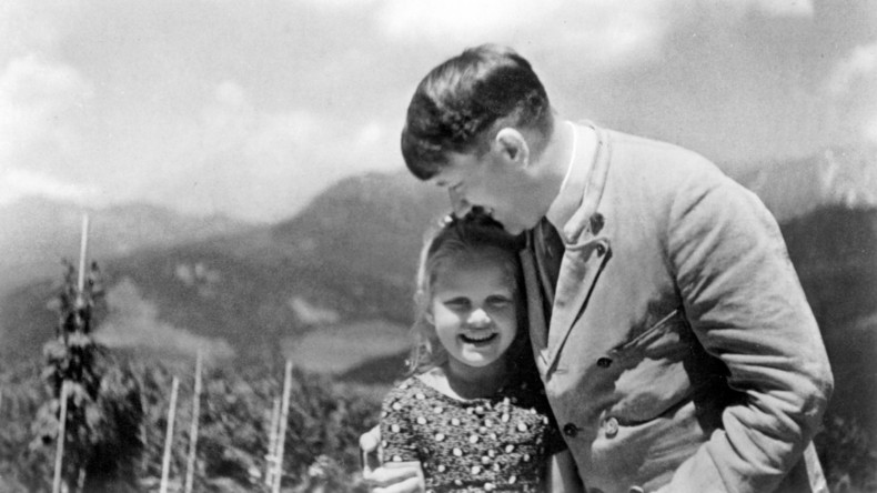 Foto mit Hitler und jüdischem Mädchen für 10.000 Euro versteigert