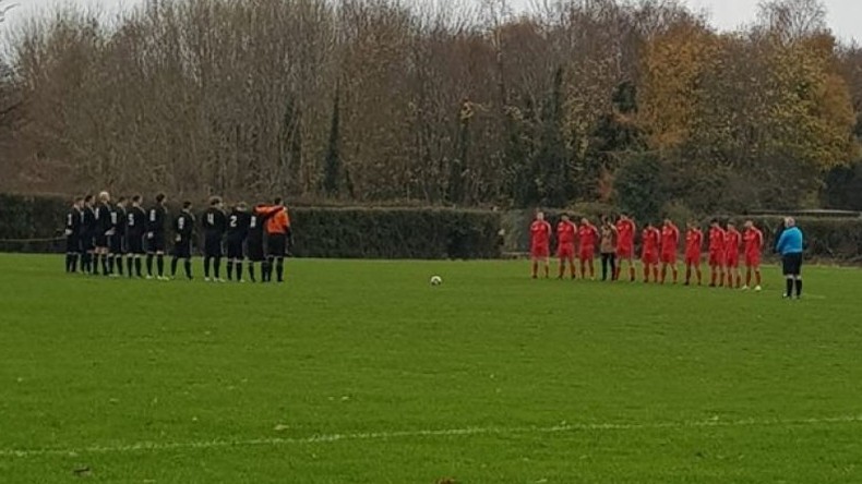 Um Spiel zu verschieben: Irischer Fußballverein täuscht Tod eines eigenen Spielers vor