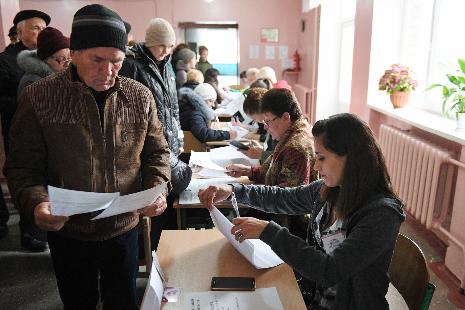 Die Wahlen im Donbass: Hohe Beteiligung trotz Drohungen und Nichtanerkennung