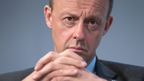 Der ehemalige Vorsitzende der CDU/CSU-Bundestagsfraktion und aktuelle Kandidat für den CDU-Vorsitz, Friedrich Merz, ist seit Frühjahr 2016 Vorsitzender des Aufsichtsrats von BlackRock Asset Management Deutschland.