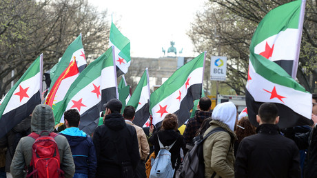 "Adopt a Revolution" als ziviler Arm der Syrien-Intervention: Interview mit Karin Leukefeld