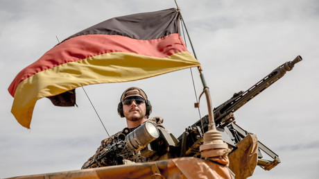 Endlich wirkt die Propaganda: Umfrage stellt Bereitschaft für höhere Verteidigungsausgaben fest