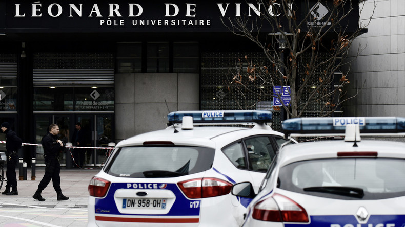 Paris: 66-jähriger Lehrer an Hochschule erstochen