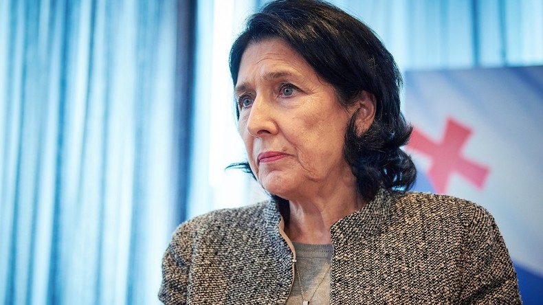 Ex-Französin wird erste Präsidentin von Georgien: Salome Surabischwili tritt Amt an