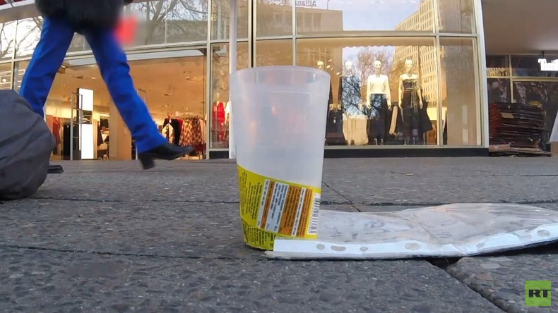 Gespieltes Leid - Wie Bettler mittleidige Passanten ausnehmen (Video)