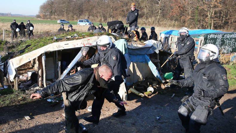 Razzia am Hambacher Forst nach Zwischenfällen an Weihnachten