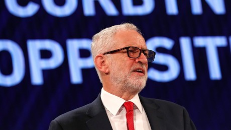 Bericht: Regierungsfinanzierte anti-russische Wohltätigkeitsorganisation greift Corbyn an
