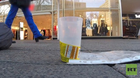 Gespieltes Leid - Wie Bettler mittleidige Passanten ausnehmen (Video)
