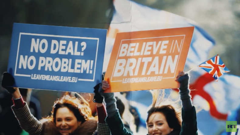 Wut im Bauch: Britische Politiker und Journalisten werden vor dem Parlament niedergebrüllt (Video)