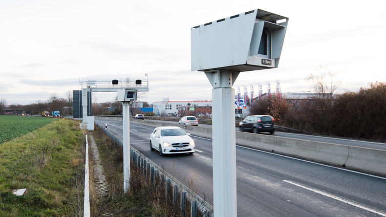 Bundesweit erstes Streckenradar bei Hannover in Betrieb genommen