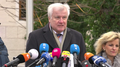 Seehofer: Vorschläge für schnellere Abschiebungen sollen im Januar vorgelegt werden