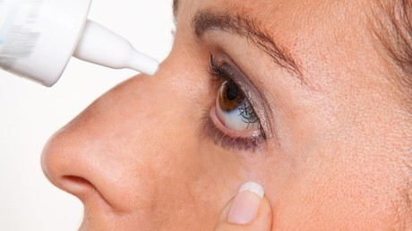 Apotheker entziffert Rezept falsch – Patientin erleidet Augenverätzung durch Anti-Impotenz-Creme