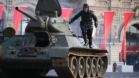Heimkehr einer Legende – zweieinhalb Dutzend intakte T-34-Panzer aus Laos nach Russland verschifft