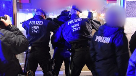 Razzia gegen Clans: Tabak, Betäubungsmittel und Geld beschlagnahmt - 14 Festnahmen