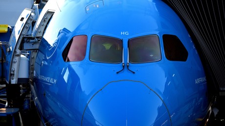 Schlüssel vergessen? Pilot versucht, durchs Fenster ins Cockpit zu klettern