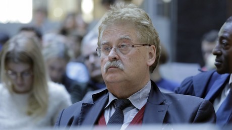 Elmar Brok macht wirklich Schluss – kassierte er unrechtmäßig Geld von Besuchern?