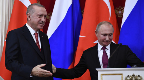 Ex-Stabsoffizier zu RT Deutsch: Noch keine Normalisierung, aber Türkei akzeptiert Assad an der Macht
