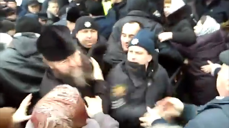 Ukraine: Priester bei weiterem Überfall auf Kirche zusammengeschlagen (Video)
