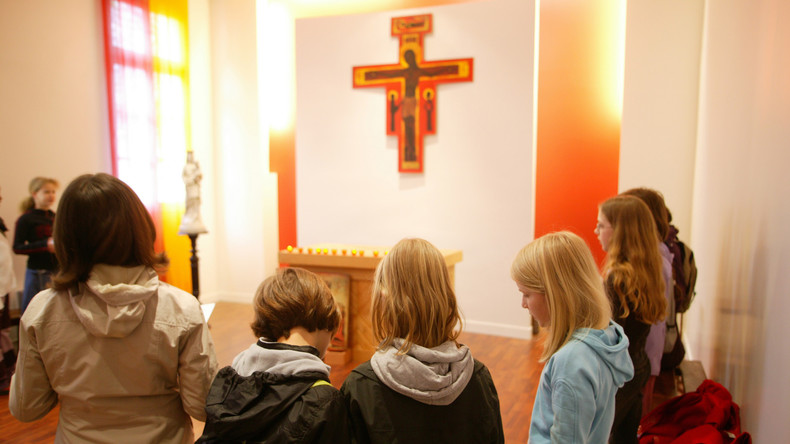 "Sollte cool und kinderfreundlich sein": Kirchengemeinde sucht neuen Pfarrer mit Youtube-Video