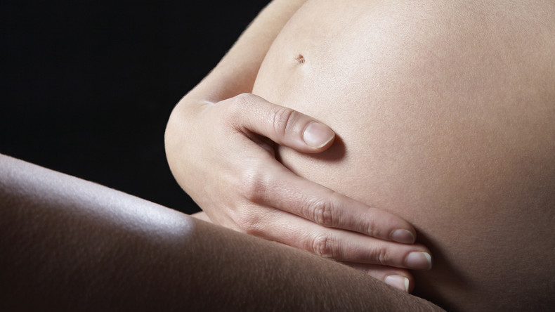 Britisches Biologiebuch zeigt Schwangere mit Intimrasur - Eltern wütend