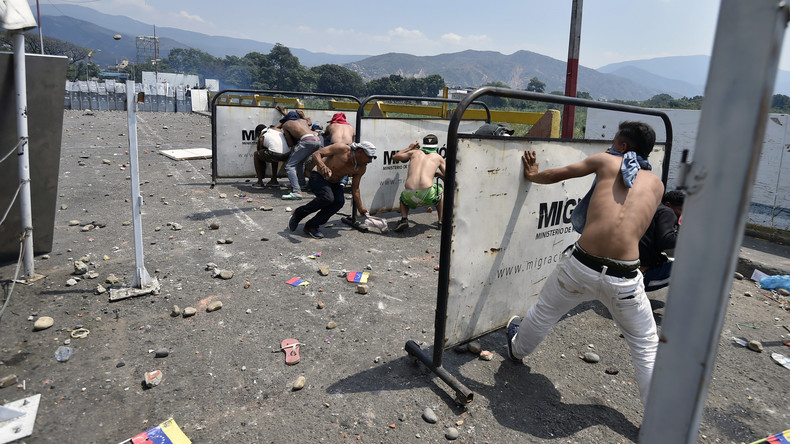 LIVE von der Simon-Bolivar-Brücke an der Grenze zwischen Venezuela und Kolumbien