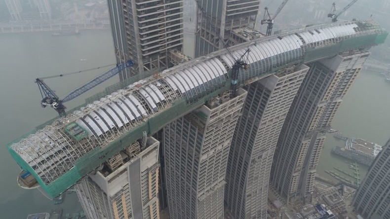 "Himmelsbrücke": Chinas horizontaler Wolkenkratzer steht kurz vor Fertigstellung
