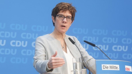 Gemeinsame Verteidigungspolitik in Europa: Kramp-Karrenbauer will europäische Armee