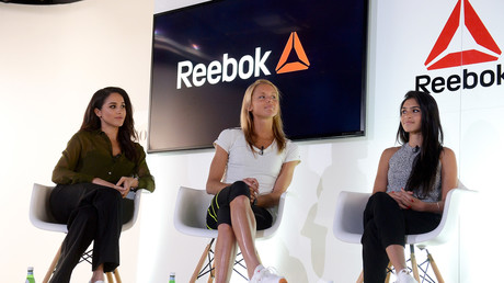 Setze dich auf das Gesicht des Mannes: Russen über feministische Reebok-Kampagne empört